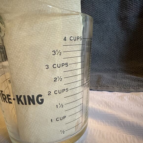 Vintage 4–Cup Fire King Measuring Cup with Blue Lettering #499 - Picture 5 of 14